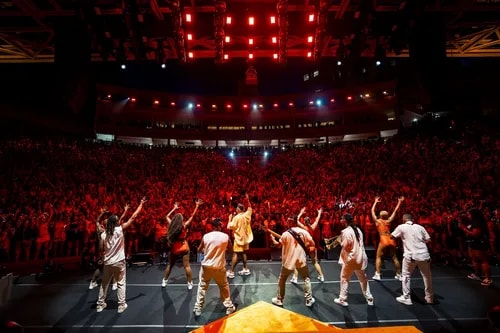 Xanddy Harmonia celebra 30 anos de carreira com o show histórico 'Só as Antigas' na Concha Acústica