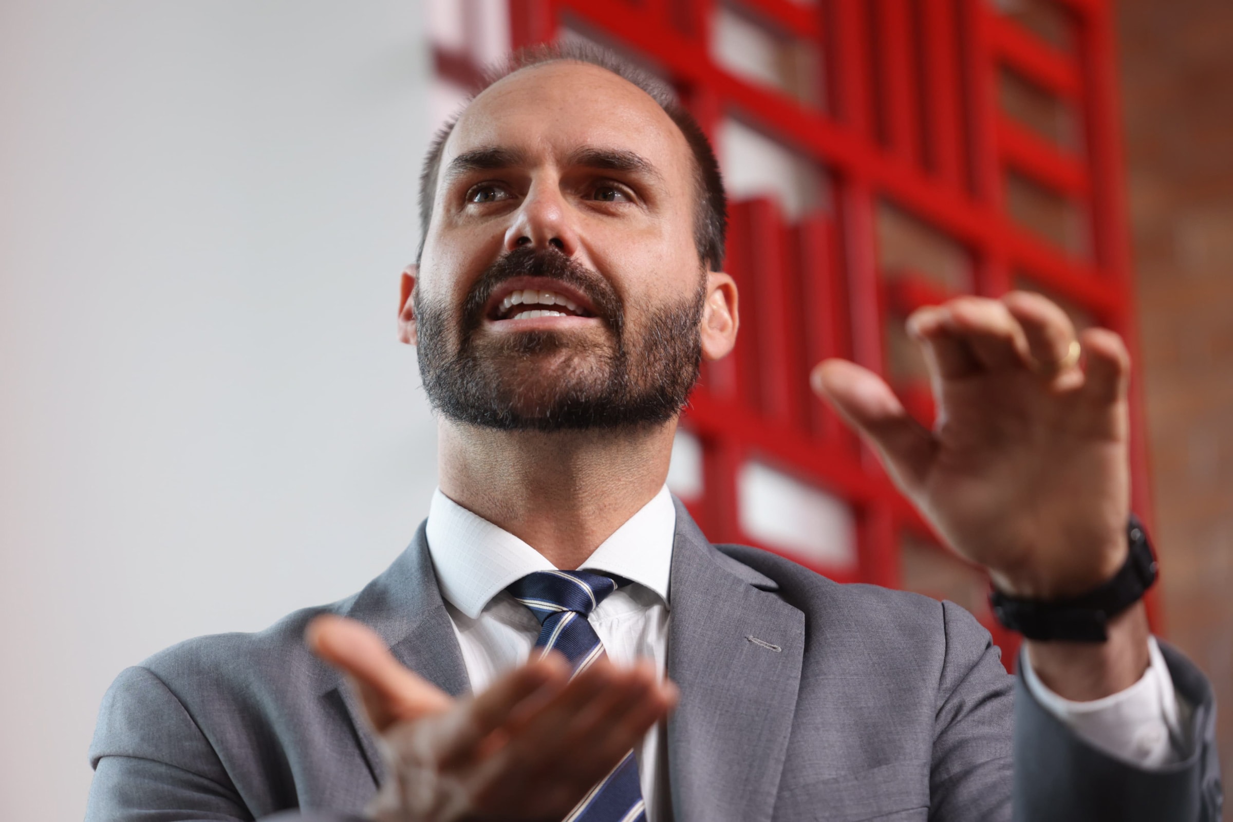 STF condena Eduardo Bolsonaro por difamação contra Tabata Amaral