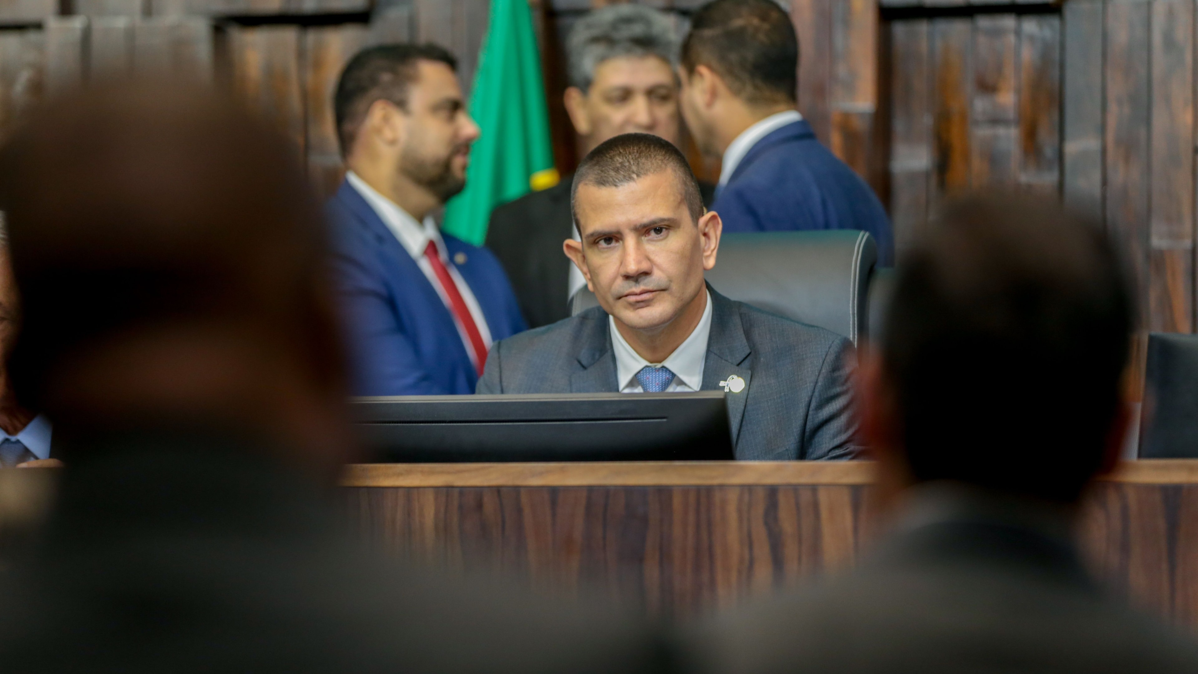 No Rio, Flávio fala em “tirar bandidos de circulação, em pé ou deitados”