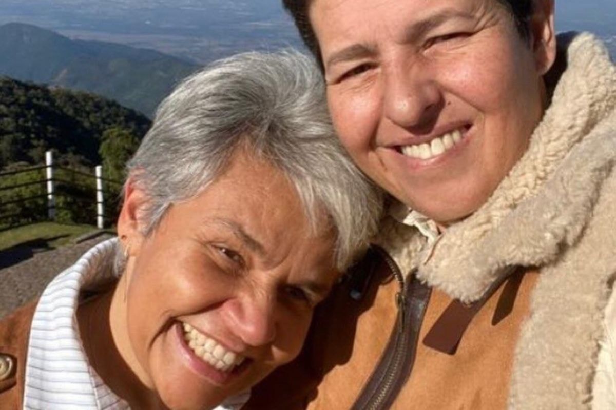 Claudia Rodrigues celebra 56 anos e ganha declaração da noiva; leia