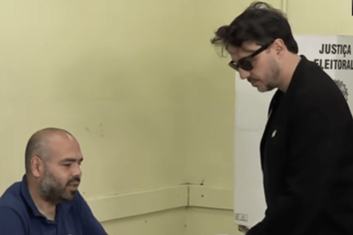 Renan Santos vota em São Paulo: "Eleição mais estranha desde 1989"