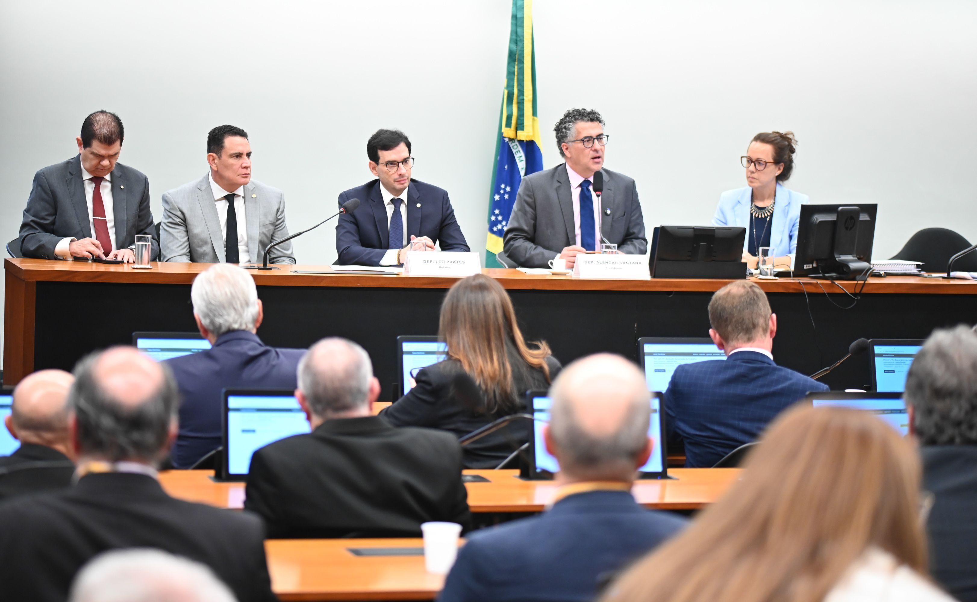 O Grande Debate: Fim da 6×1: Transição de um ano muda rumo da eleição?