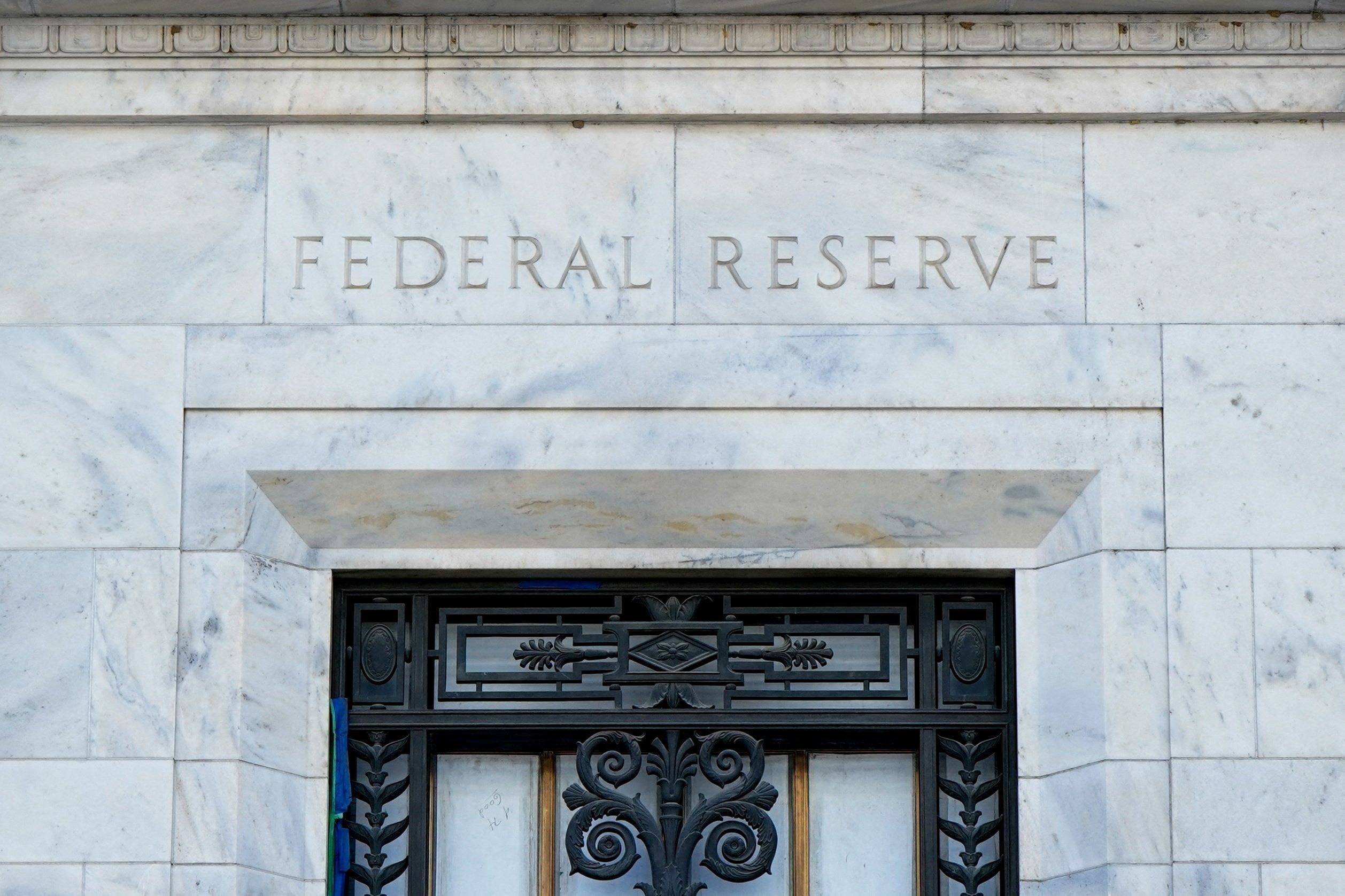 Mercado reduz apostas em alta dos juros pelo Fed após alívio na inflação