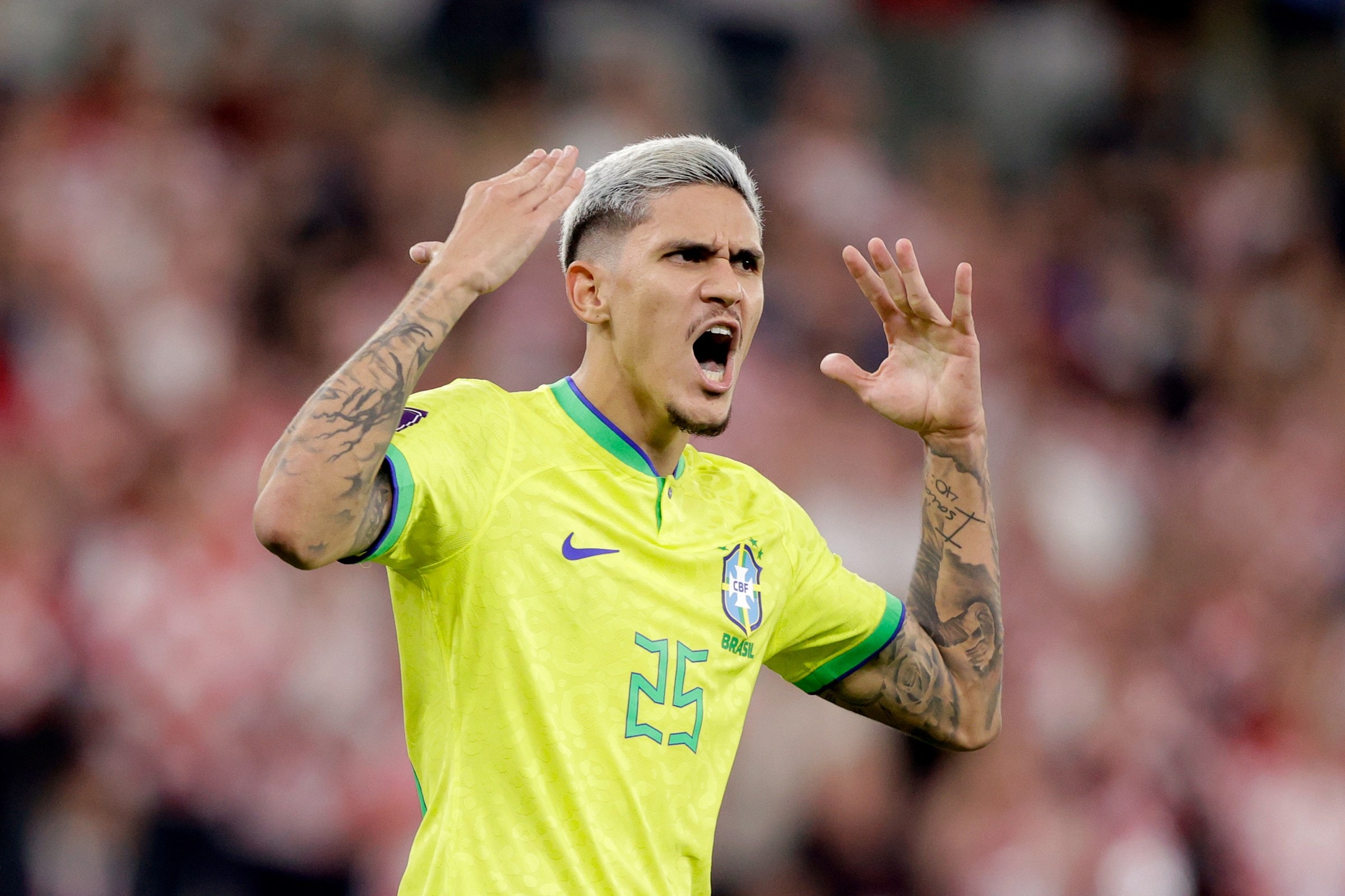 Brasil faz primeiro jogo pós-Copa com seis mudanças no time titular