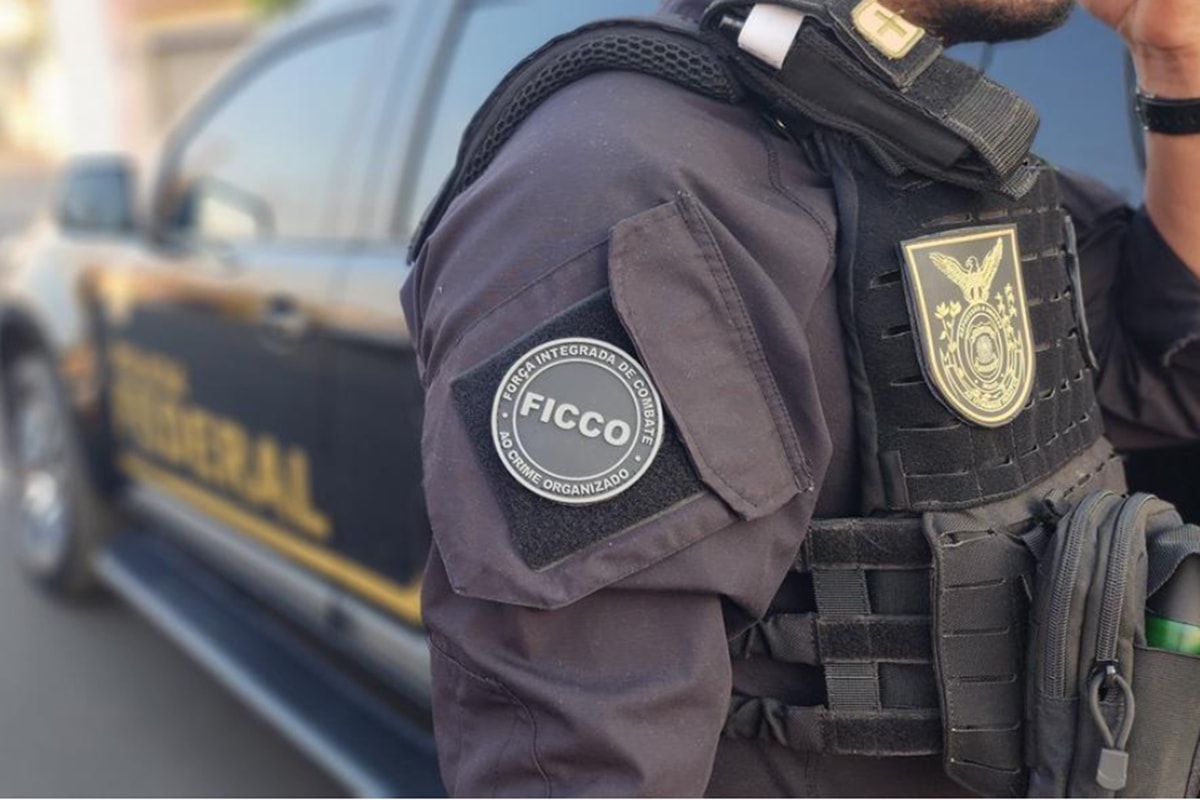 Trio é preso com estoque de emagrecedores e perfumes contrabandeados