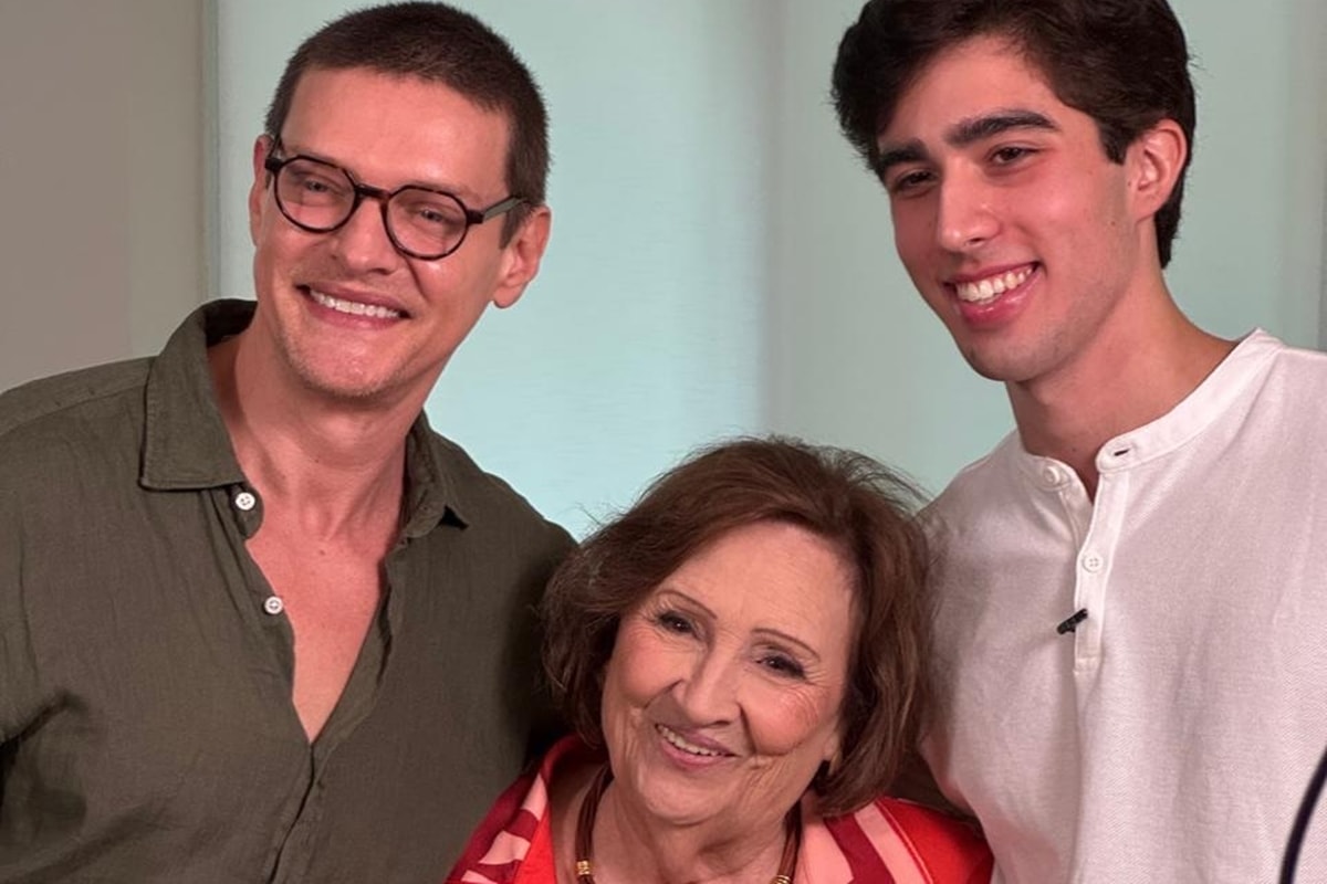 Ator mostra transformação para viver Paulo Gustavo no teatro. Veja vídeo