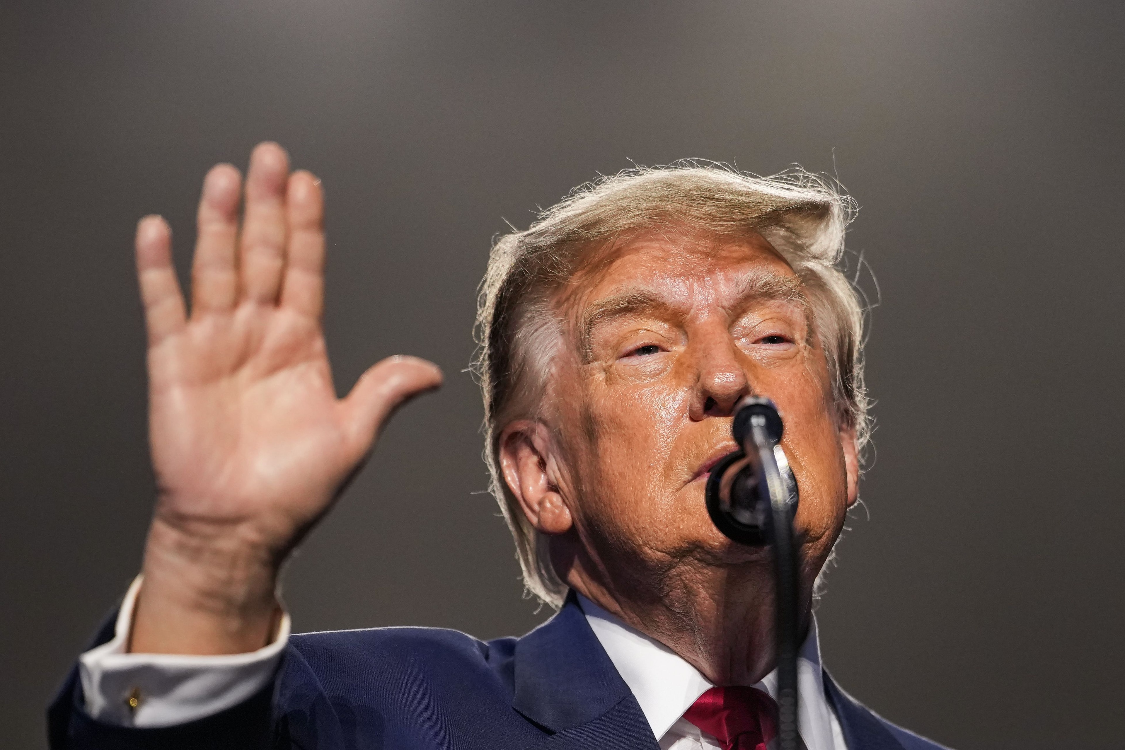 Trump planeja votar antecipadamente para Midterms neste sábado (24)