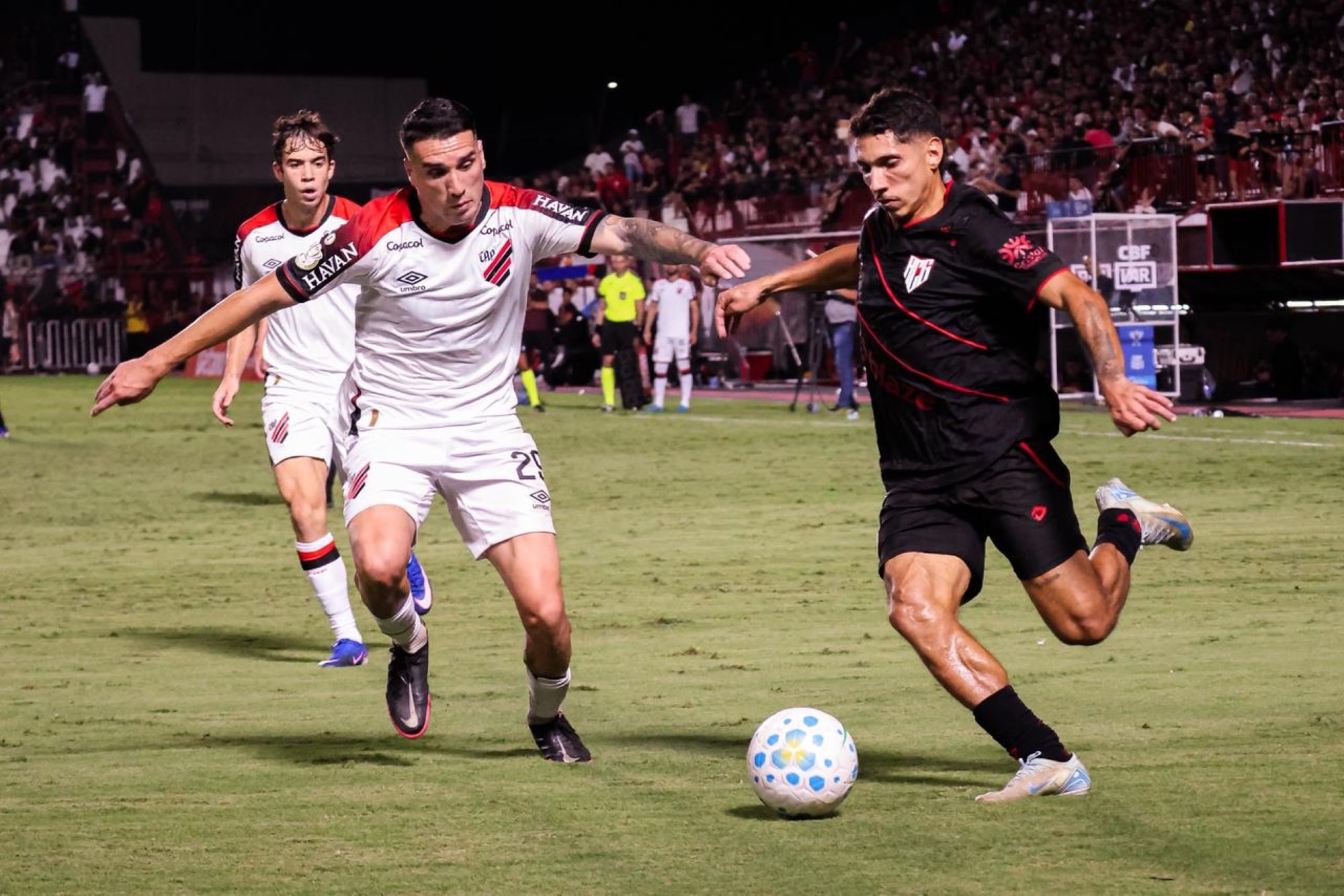Copa do Brasil: Athletico-PR vence o Atlético-GO nos pênaltis e avança