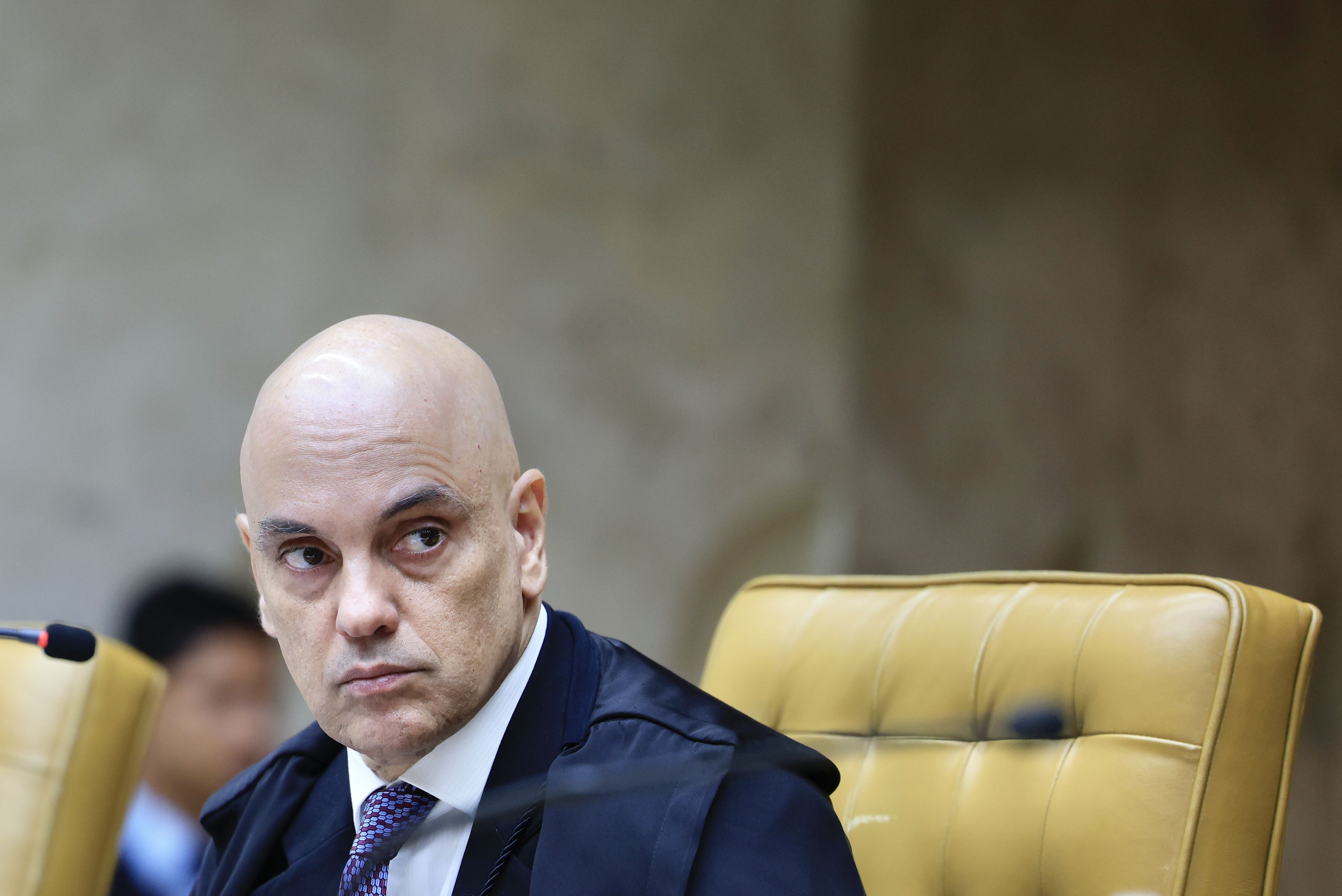Michelle posta foto no hospital após relato de crises de enxaqueca