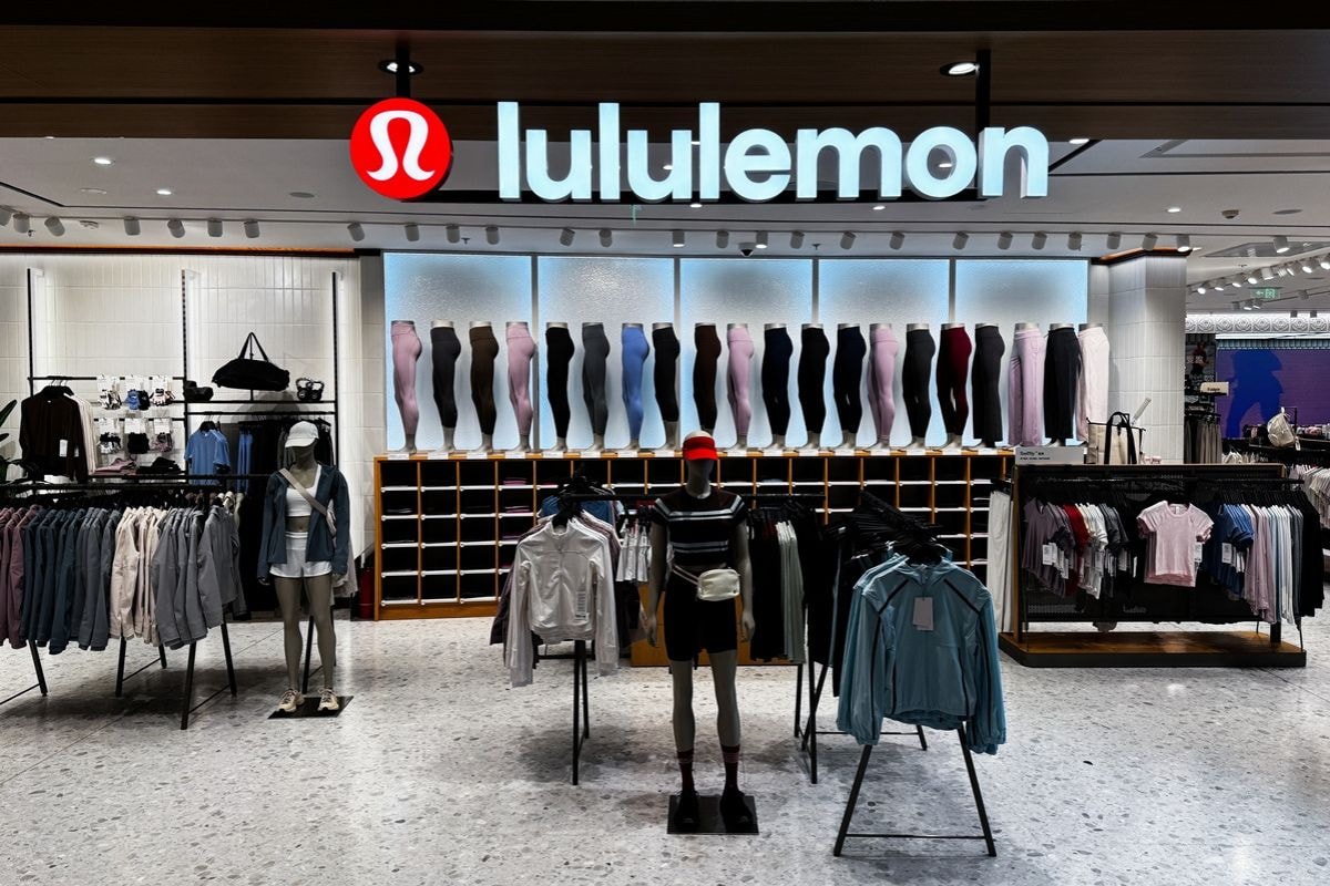 Ações da Lululemon despencam após polêmica com produtos tóxicos