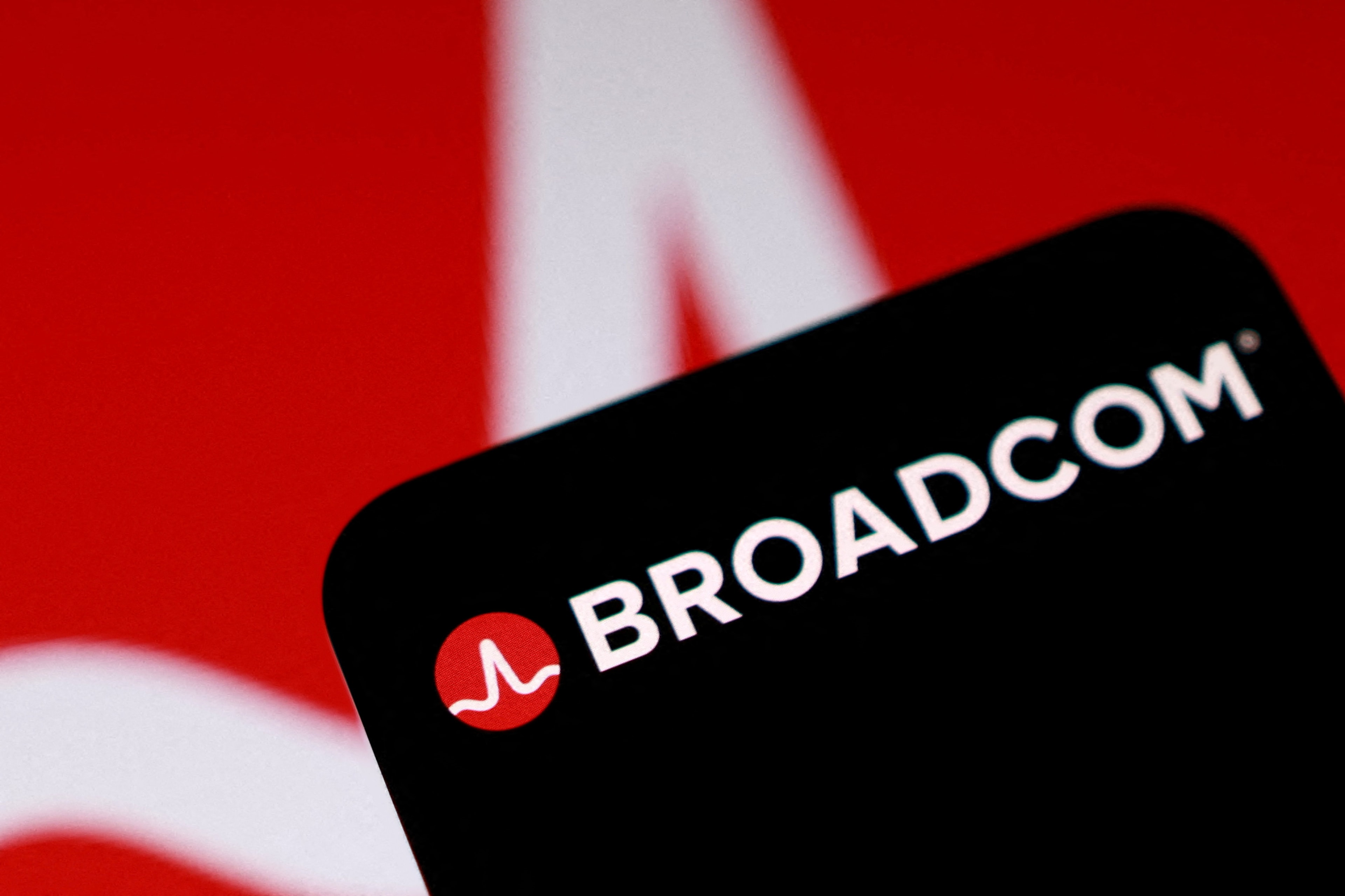 Apple fecha parceria de US$ 30 bilhões com Broadcom para produção de chips nos EUA