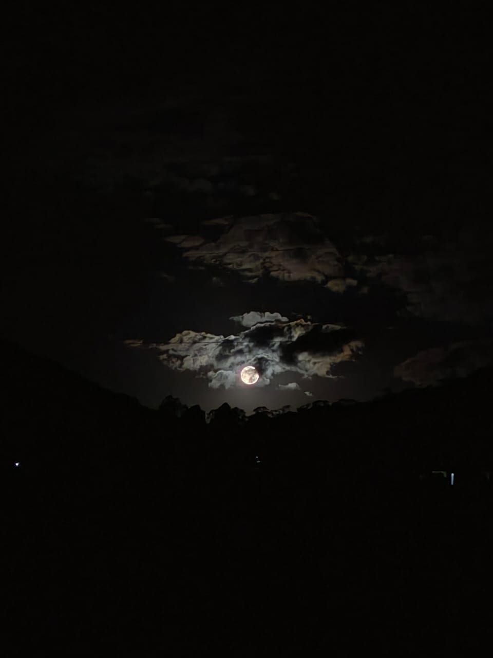 Veja imagens da Lua dos Cervos; fenômeno pode ser visto do Brasil