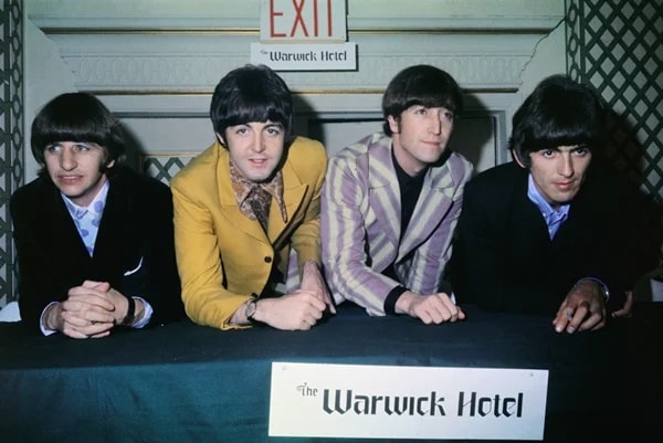 Beatles divulga gravação inédita com John Lennon e Paul McCartney; ouça