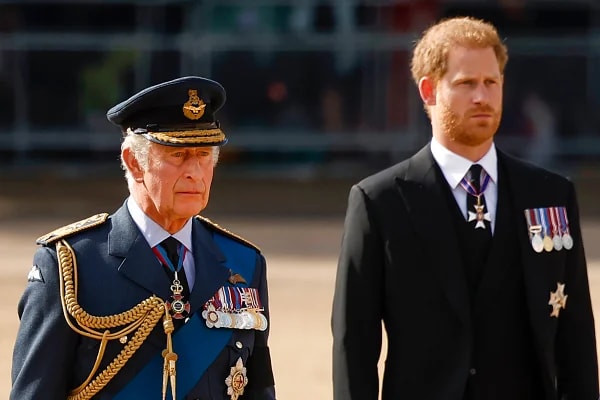 Rainha Camilla é ponto "inegociável" de pazes entre Charles e Harry