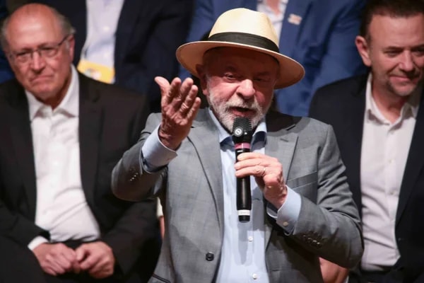 Centrão avalia peso do Congresso em distância de Flávio e pontes com Lula