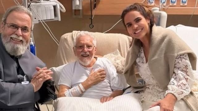 Carlos Alberto de Nóbrega se emociona ao falar sobre “A Praça é Nossa”