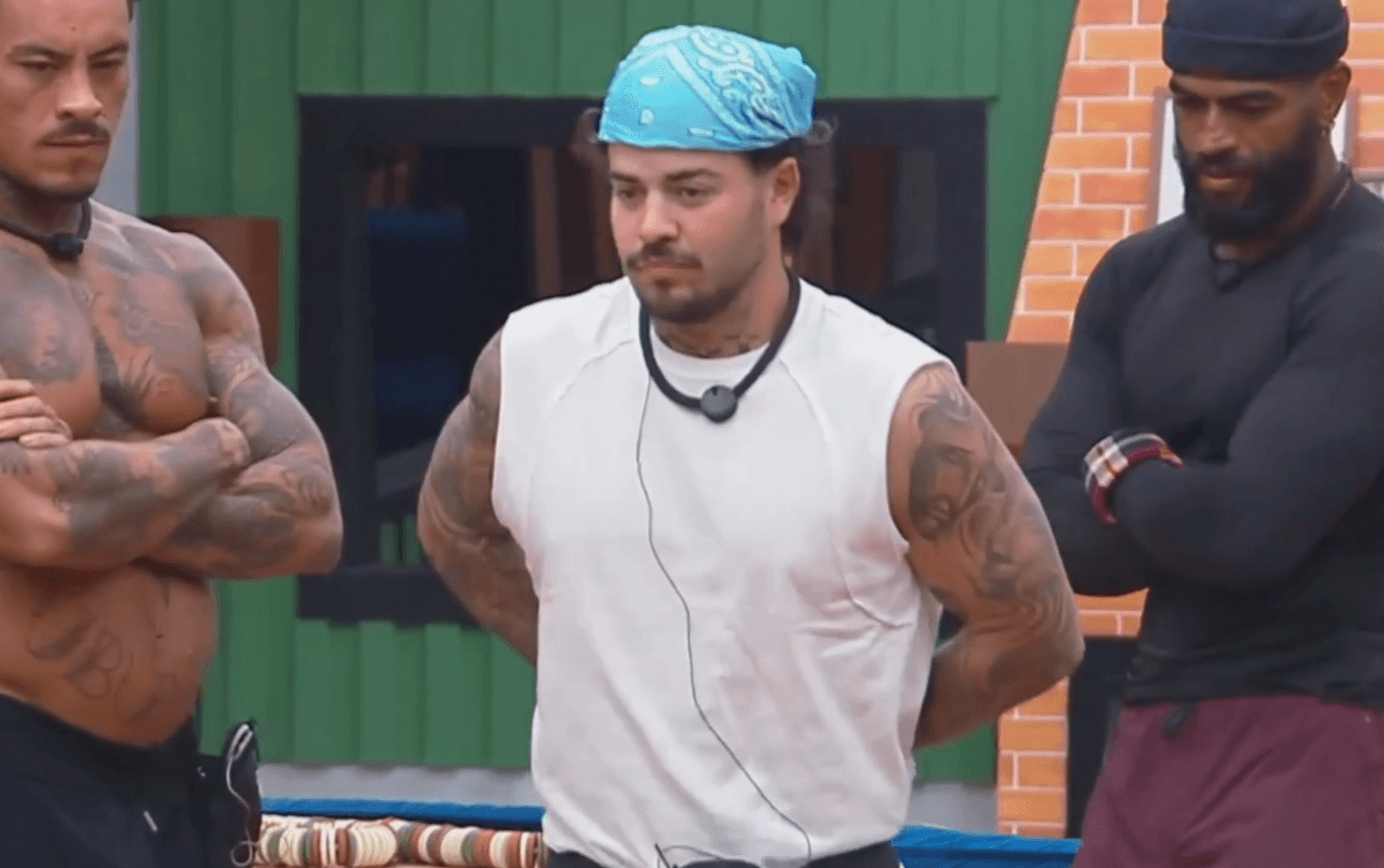 “A Fazenda 18”: Igor Monteiro chora ao descobrir desistência de Jottapê
