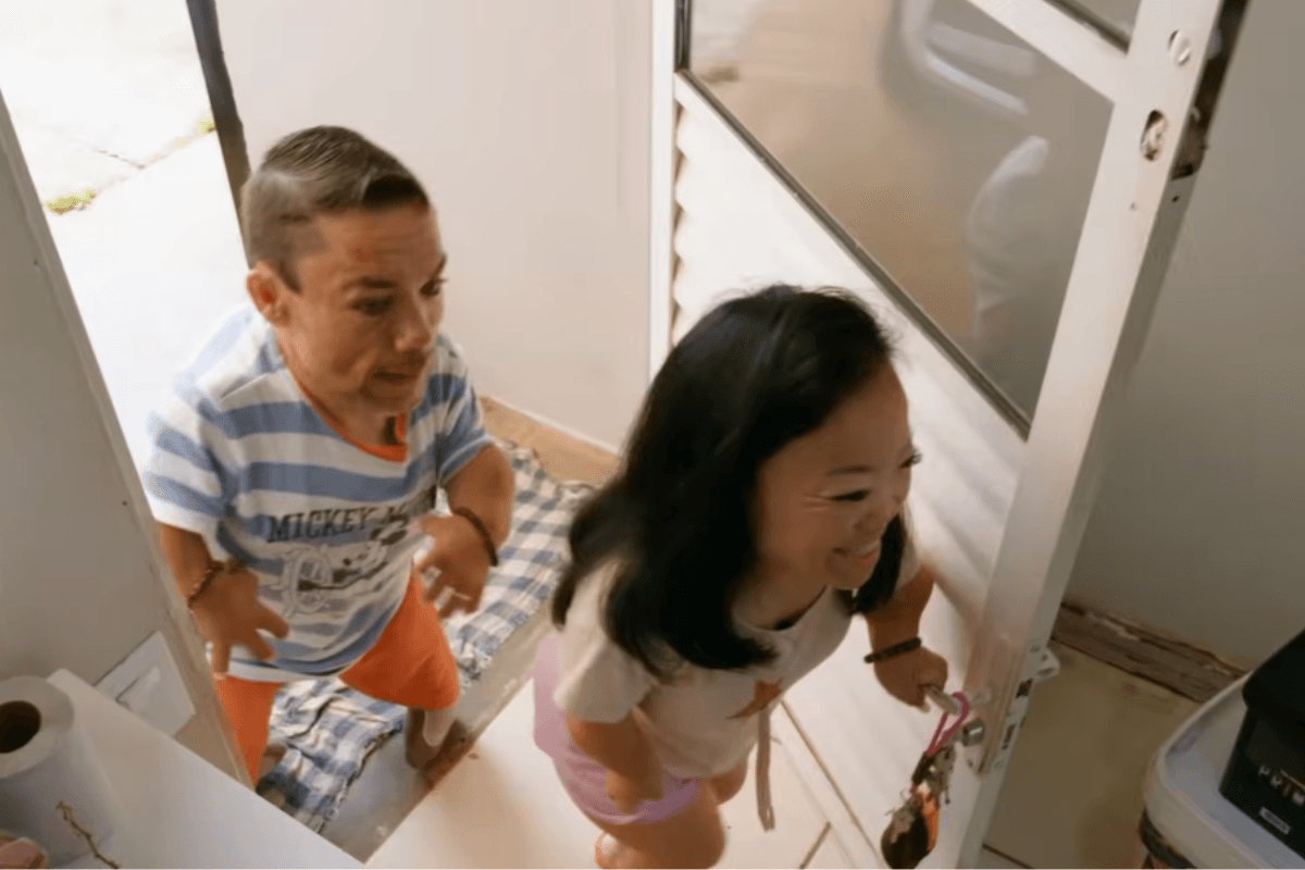 Casal brasileiro mais baixo do mundo revela detalhes da casa adaptada