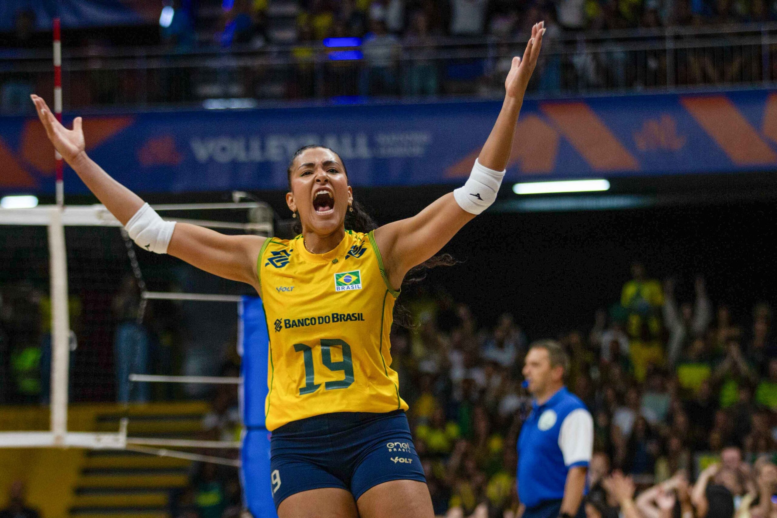 Com casa cheia, Brasil vence a República Dominicana na Liga das Nações. Veja vídeo