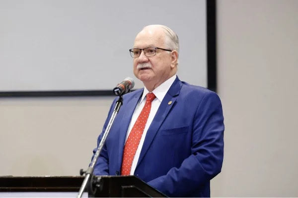 Fachin é aconselhado a puxar para si relatoria da apuração contra Moraes