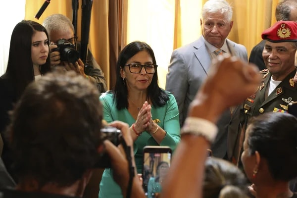 Petróleo: Delcy tem legitimidade questionada após acordo de EUA e Venezuela