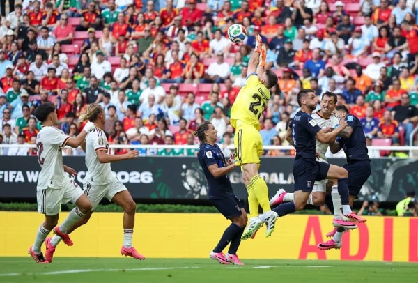 Simón bate recorde como goleiro da Espanha há mais tempo sem levar gol