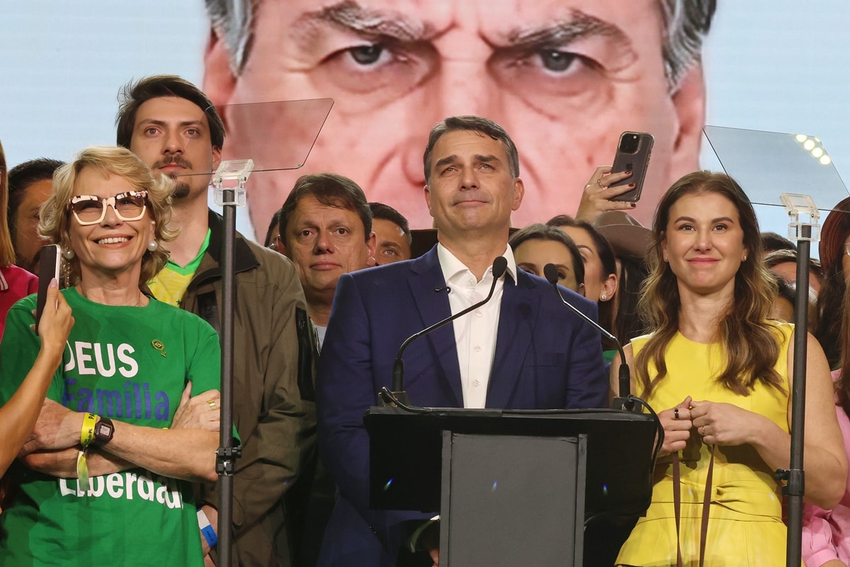 Flávio critica Judiciário e diz haver tentativa de barrar sua eleição
