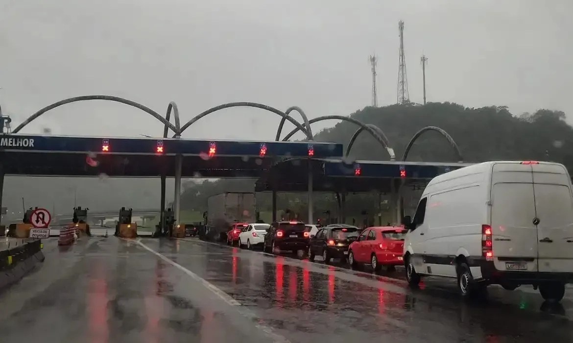 Governo corrige MP de crédito para caminhoneiros e MEIs