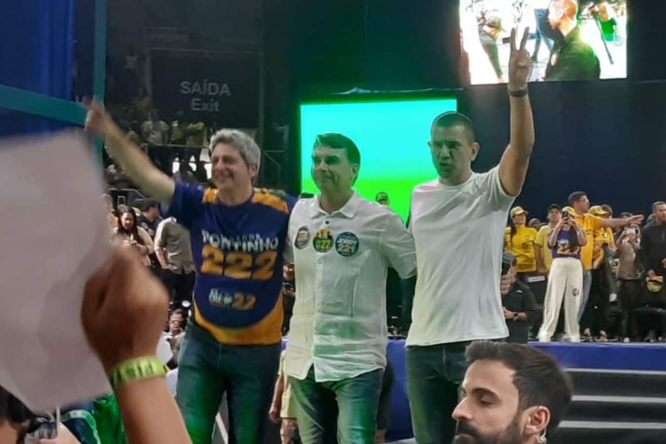 No Rio, Flávio promete enquadrar milícias, PCC e CV como terroristas