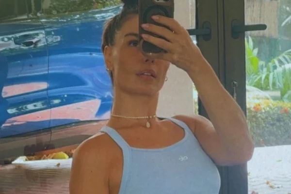 Celíaca, Isis Valverde desabafa após passar mal por comer fora