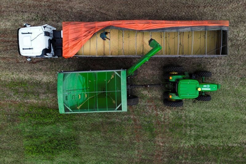 Tratorada reúne gerações de máquinas agrícolas na mesma expedição