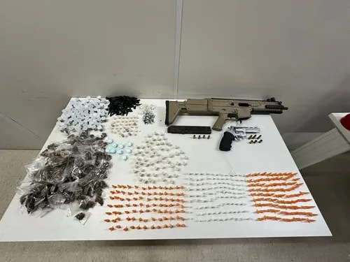 Polícia apreende armas com grupo suspeito de causar morte de criança