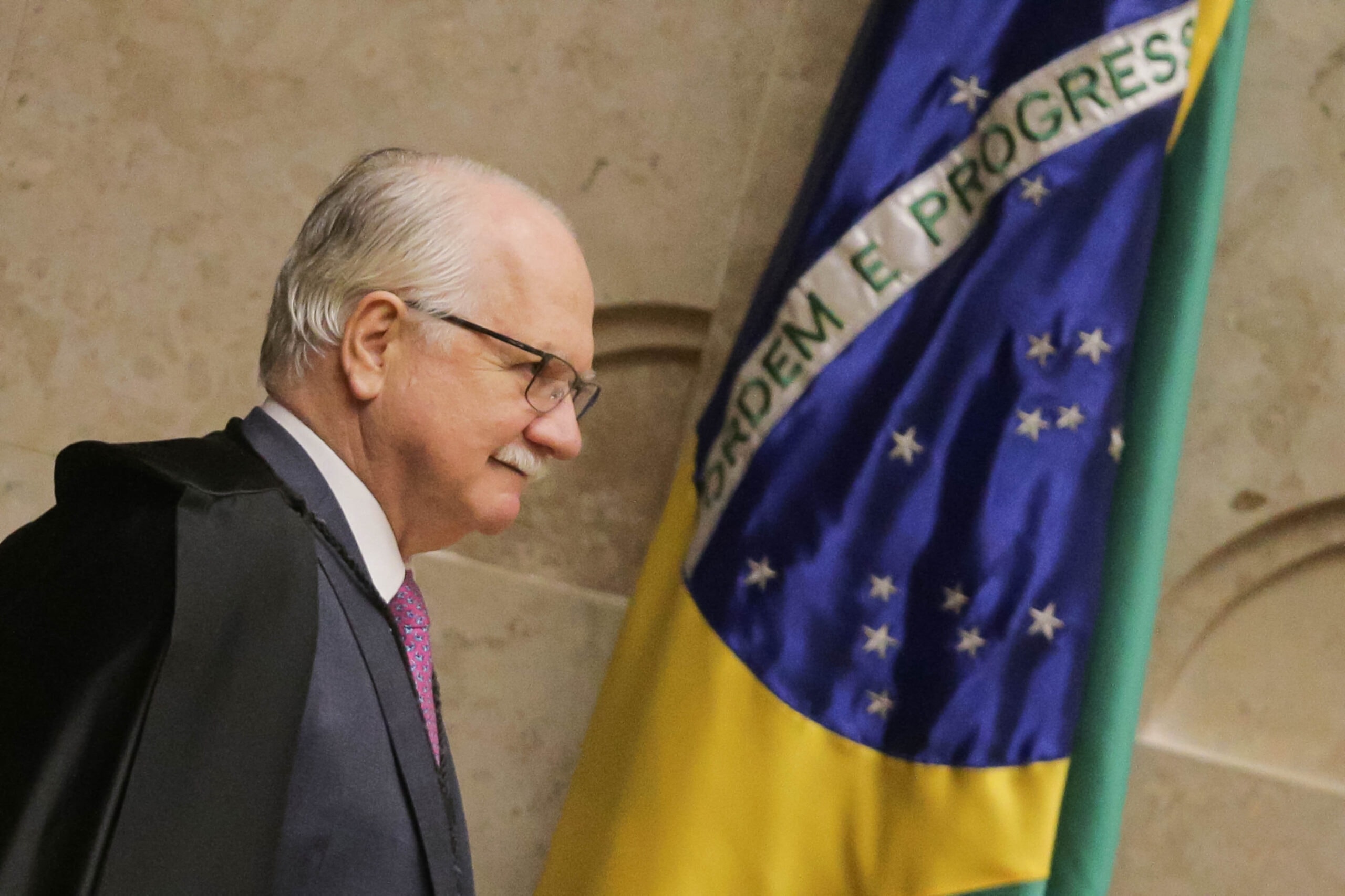 Coordenador da campanha de Flávio Bolsonaro procura Fachin