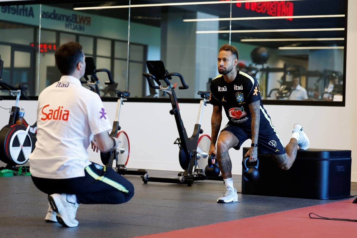 Com Neymar na academia, Brasil realizou dois treinos nesta quinta