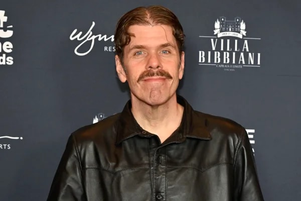 Perez Hilton volta a se comunicar após automutilação: "Deu esperança"