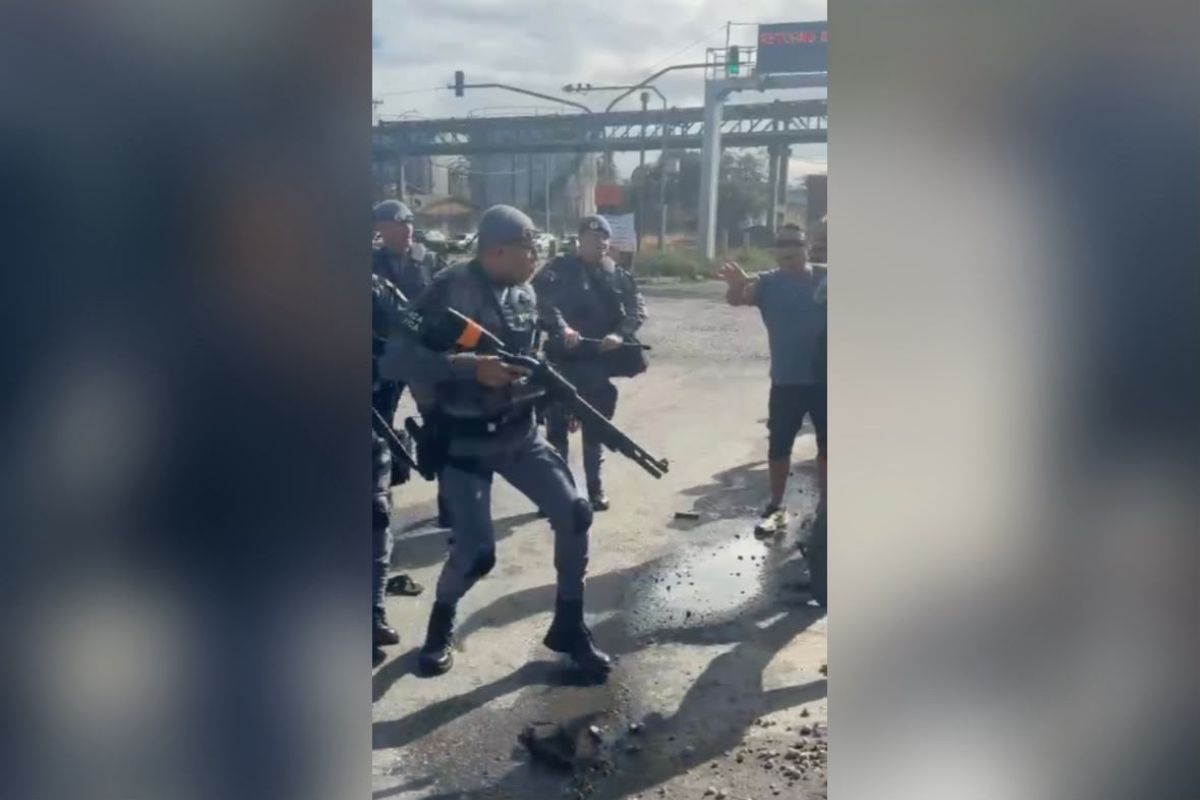 Paralisação no Porto de Santos tem confronto entre caminhoneiros e PMs