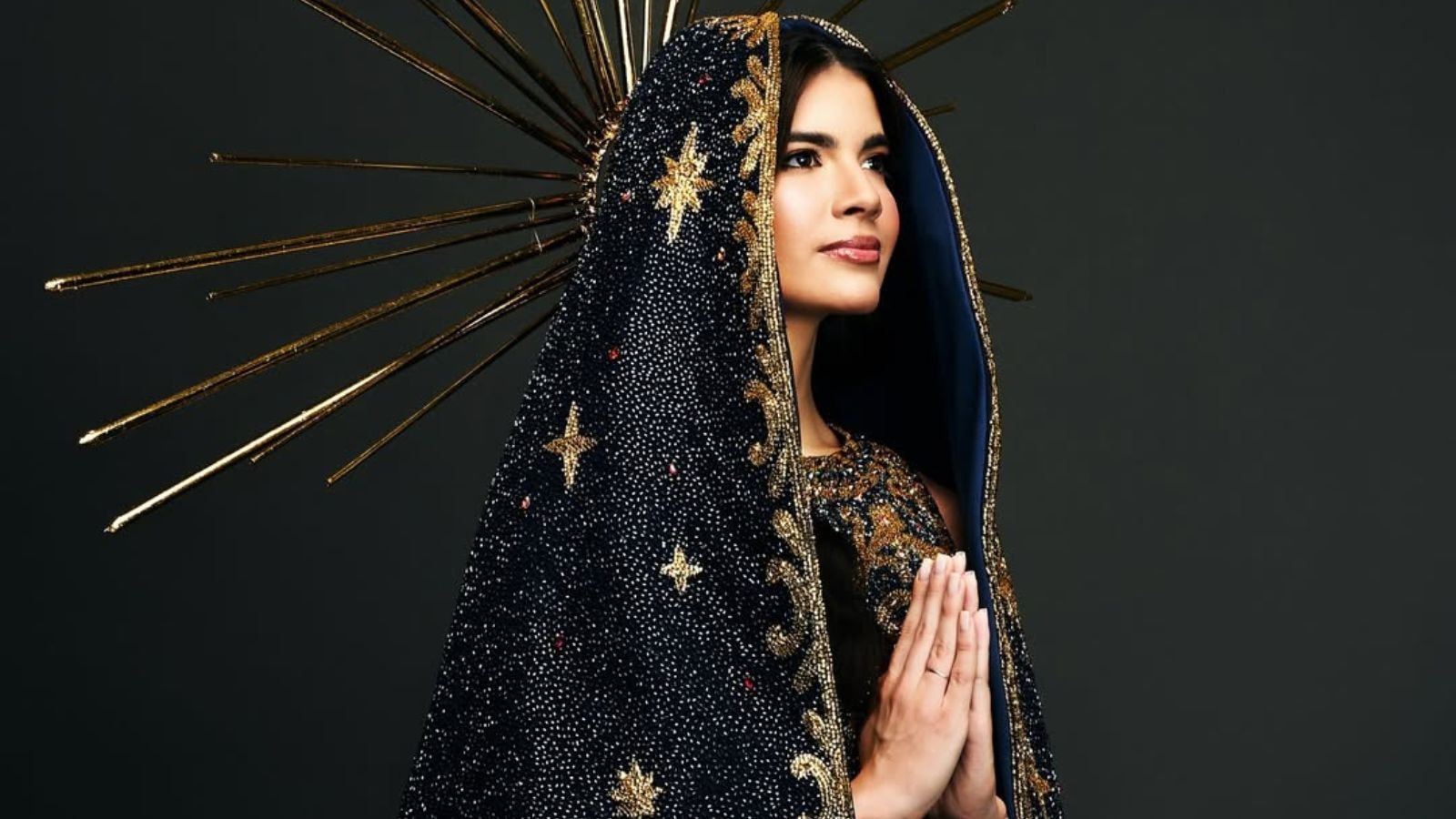 Miss Universe Brasil 2025 doa traje de Nossa Senhora Aparecida ao Santuário