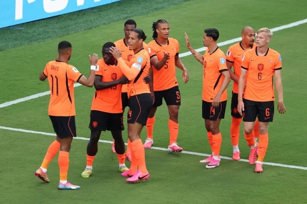 Classificado com a Holanda, Memphis nunca perdeu na Copa da Mundo