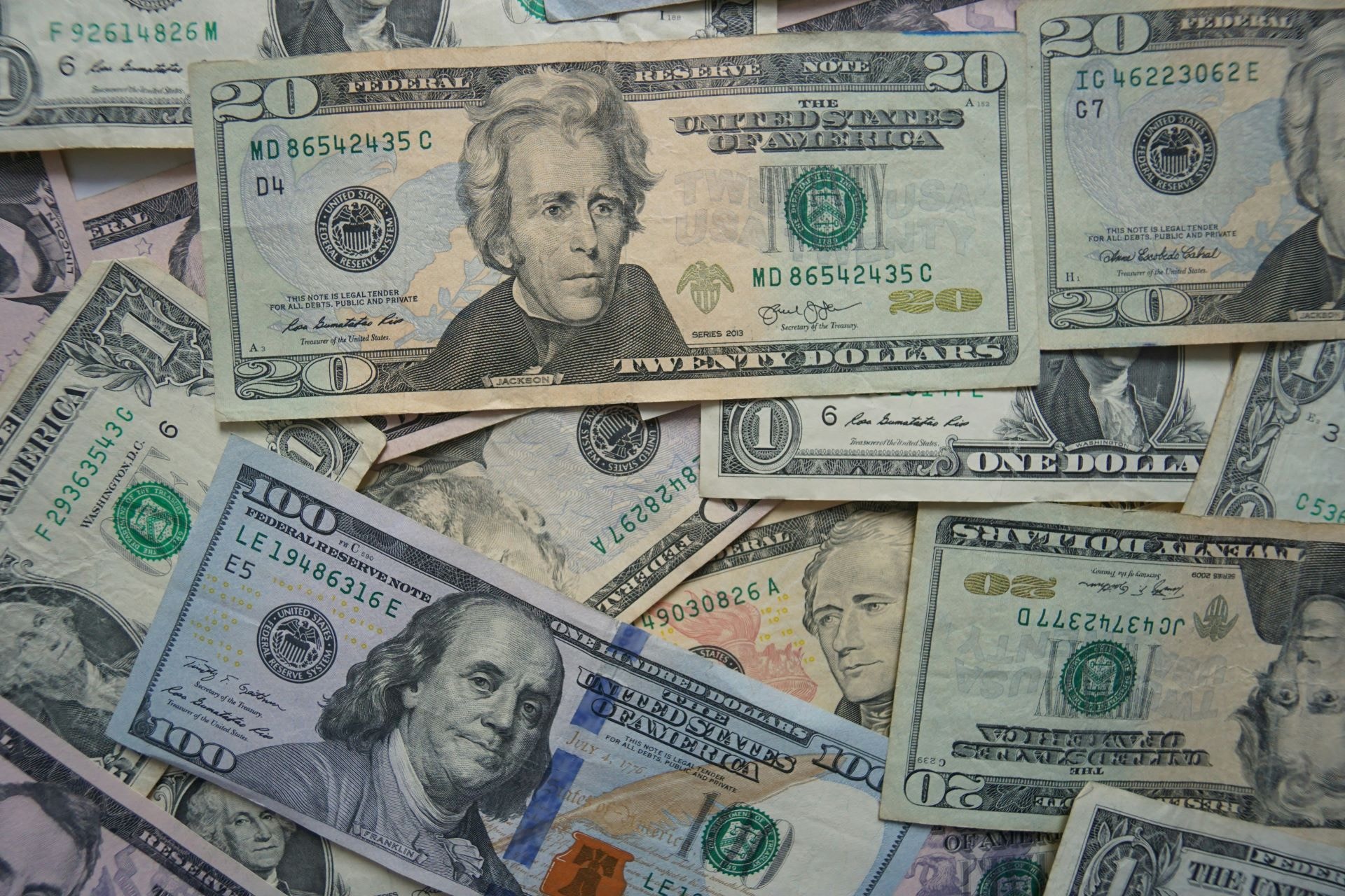 Dólar hoje recua antes de dados emprego nos EUA
