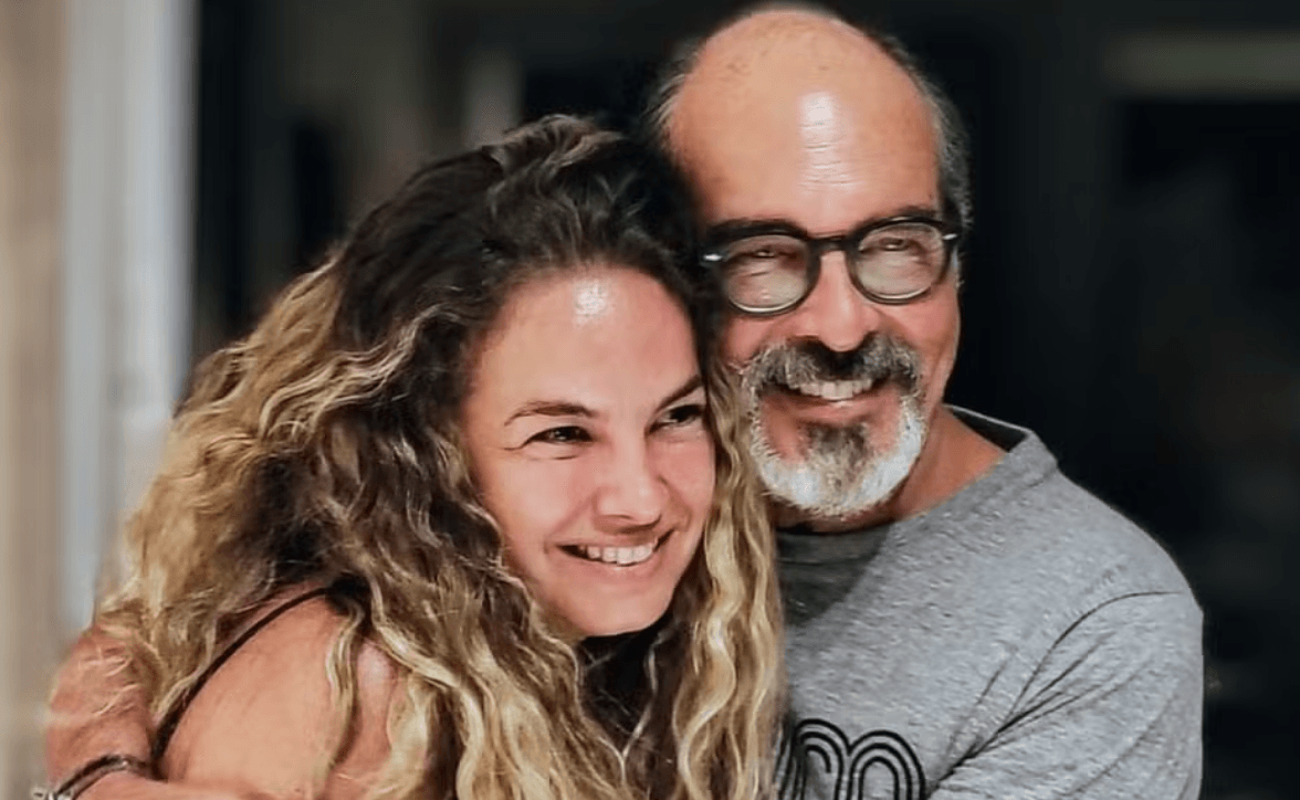Aos 55, astro de “The Pitt” é eleito “homem mais sexy do ano” pela People