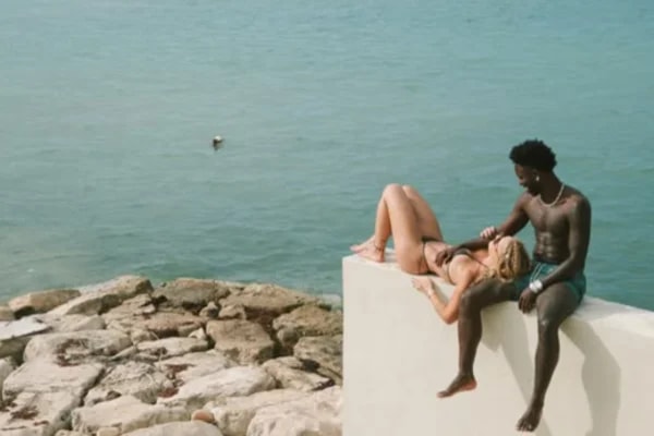 Vini Jr. abre álbum de fotos de viagem à Jamaica com Virginia