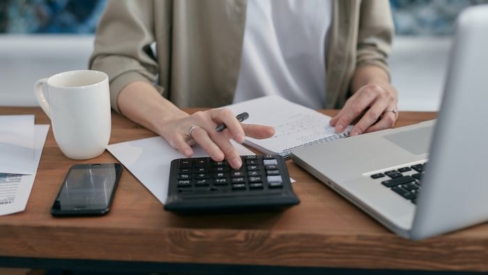 12 prompts para controlar gastos e dívidas sem cair em furada