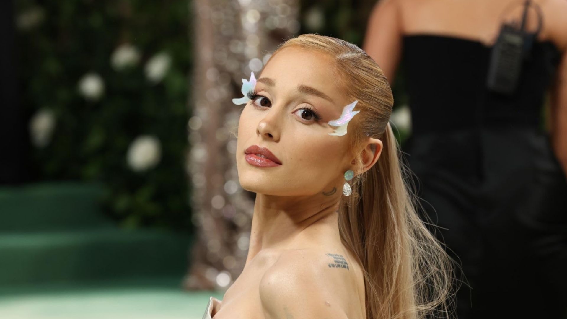 Ariana Grande processa hackers por “roubo de conteúdo inédito”