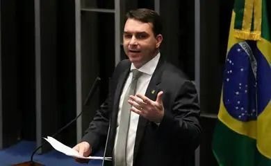 Líder do PT na Câmara aciona Coaf e pede investigação contra Flávio