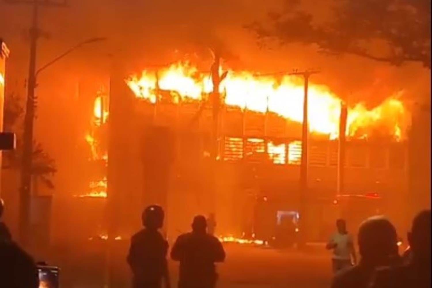 Incêndio atinge prédio de inovação da UFPE, no Recife