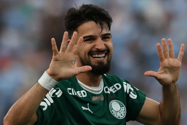 Flaco López é elogiado por assistir à comemoração da Espanha na Copa