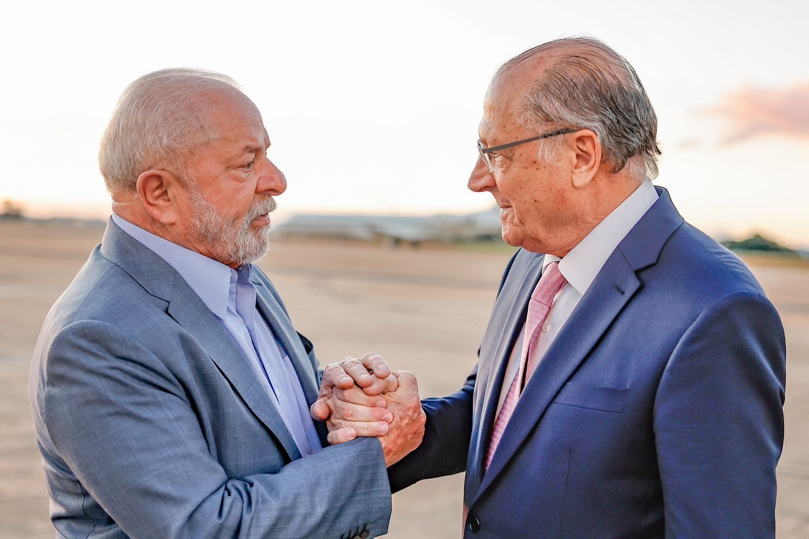 Lula prepara anúncio de que zerou fila do INSS em disputa por eleitor 60+