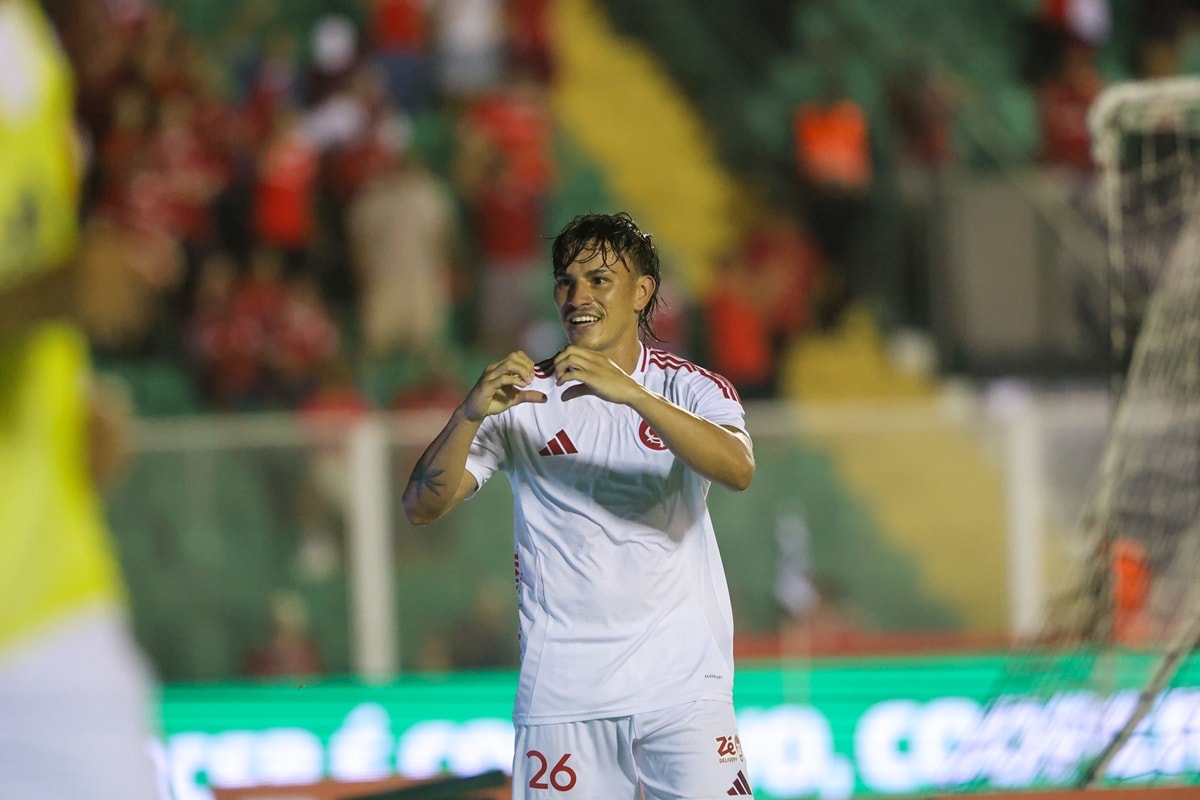 Internacional vence o Athletic de virada por 2 x1 pela Copa do Brasil
