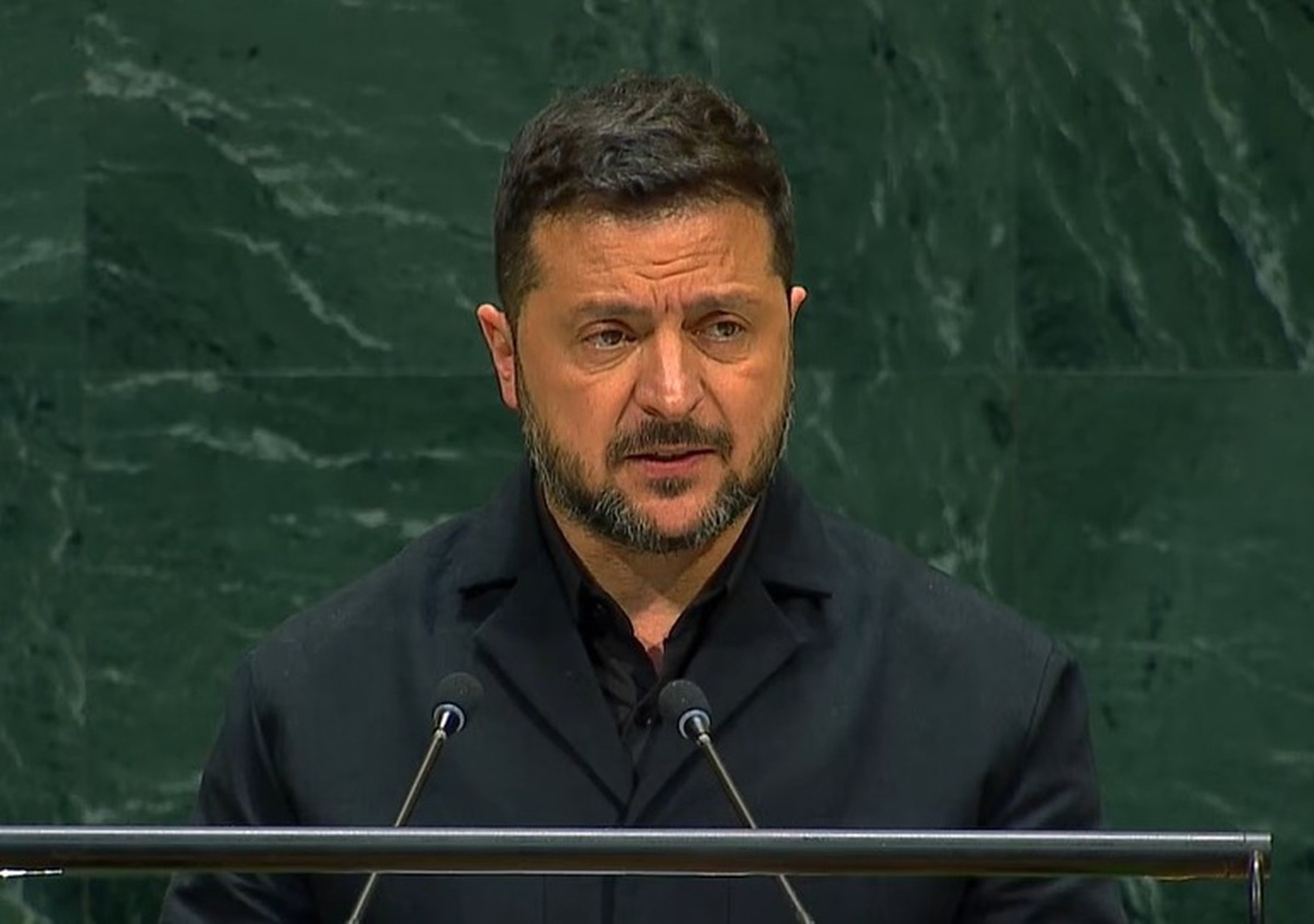 Zelensky acusa EUA de atrasar propositalmente entrega de mísseis à Ucrânia