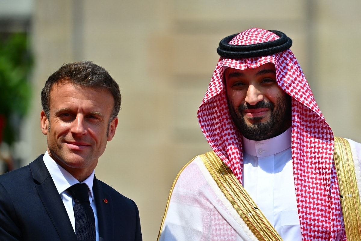 França decide enviar tropas para ajudar a Arábia Saudita contra os Houthis